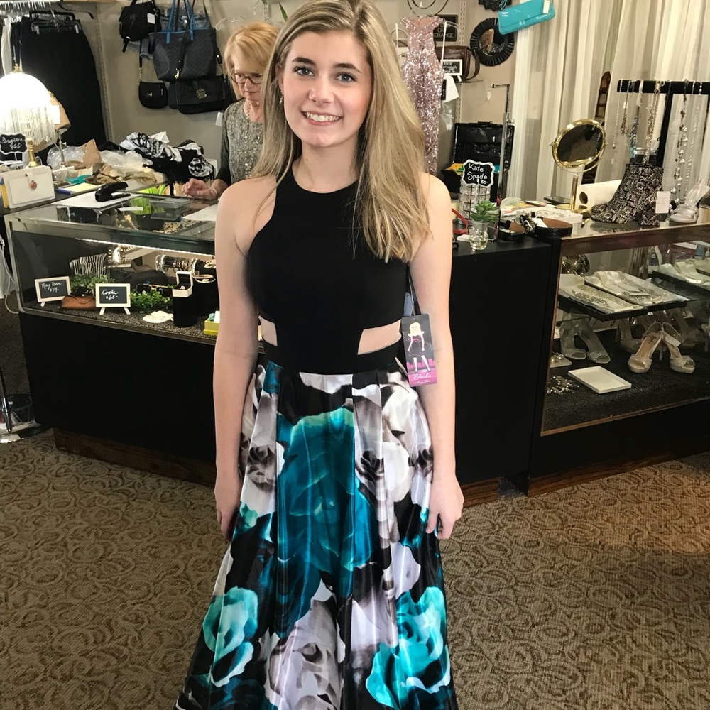 New NWT Prom Dress Size 0 Blondie Nites